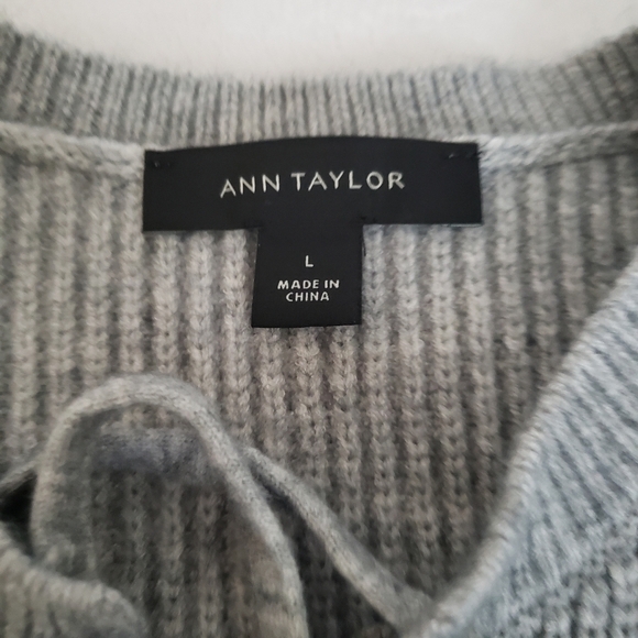 Ann Taylor Woman’s Gray Chunky Knit Lace up neckline sweater soft and cozy - Picture 4 of 9